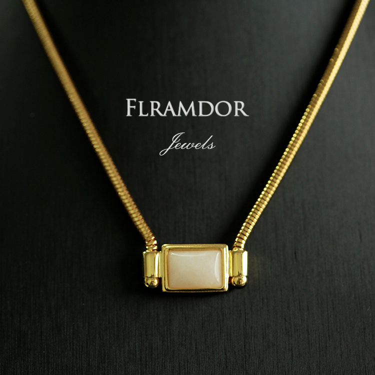 Small square necklace