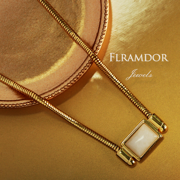 Small square necklace