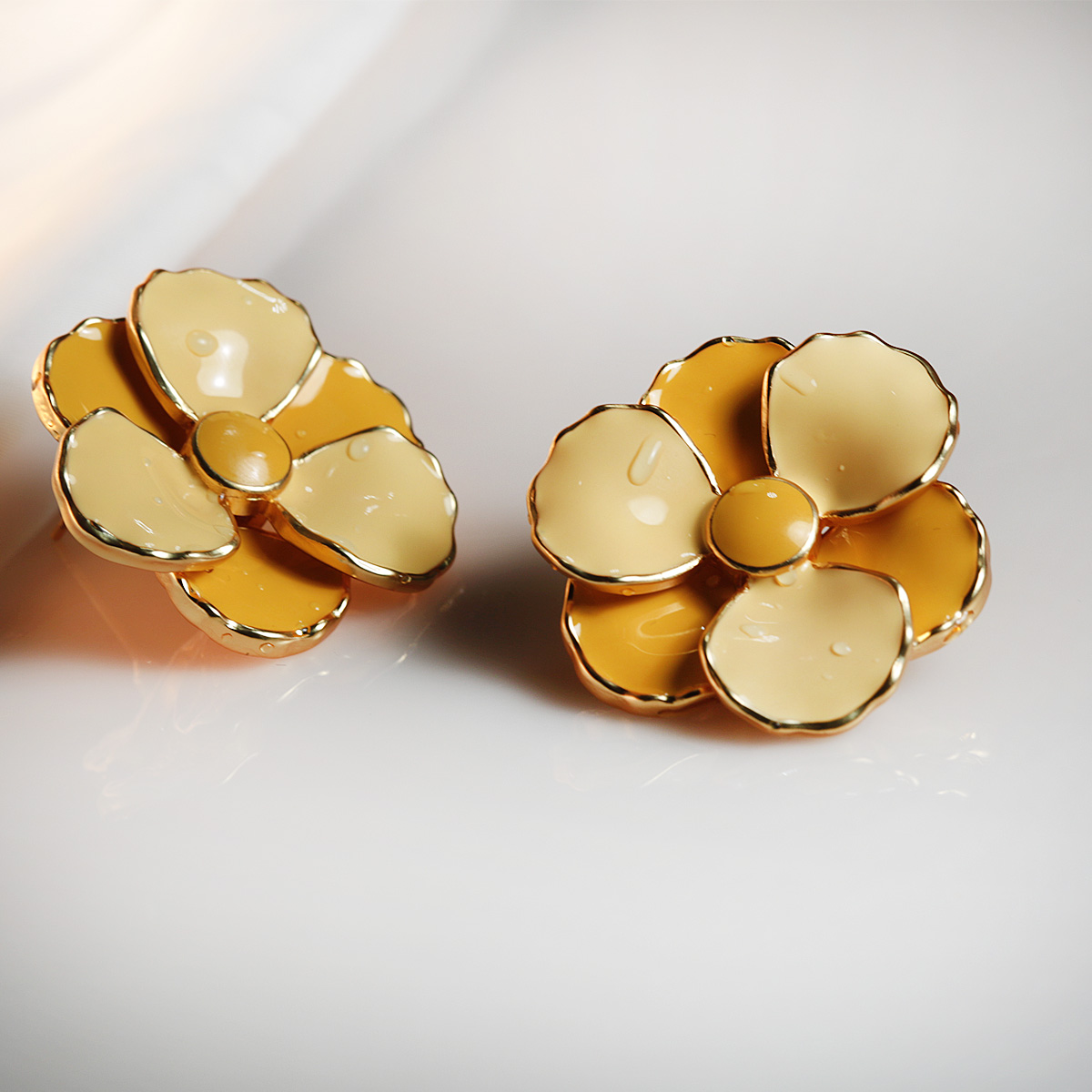 Golden Gaze thumbnail 3