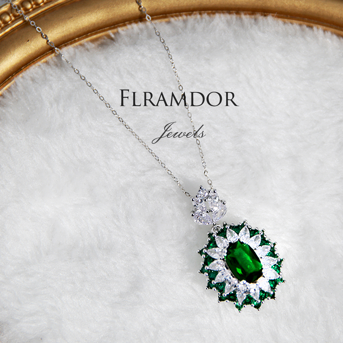 Green gemstone necklace thumbnail 3