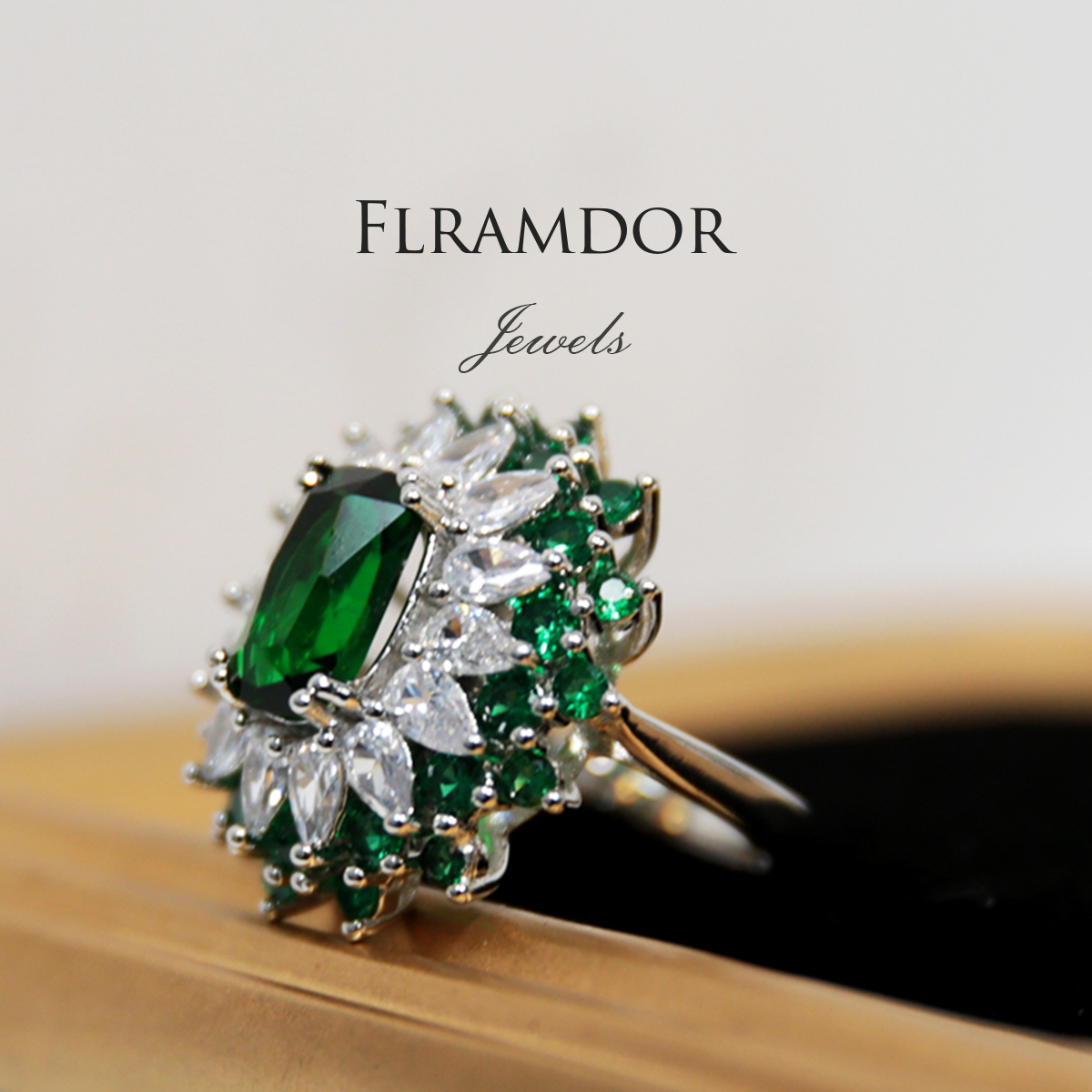 Green gemstone ring thumbnail 3