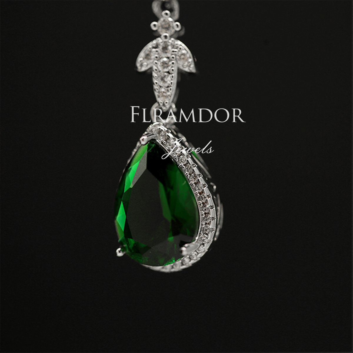 Rococo-style brooch thumbnail 3