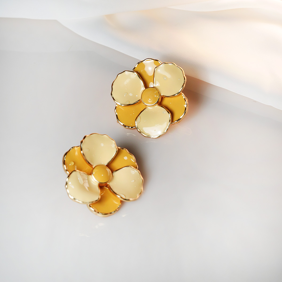 Golden Gaze thumbnail 4