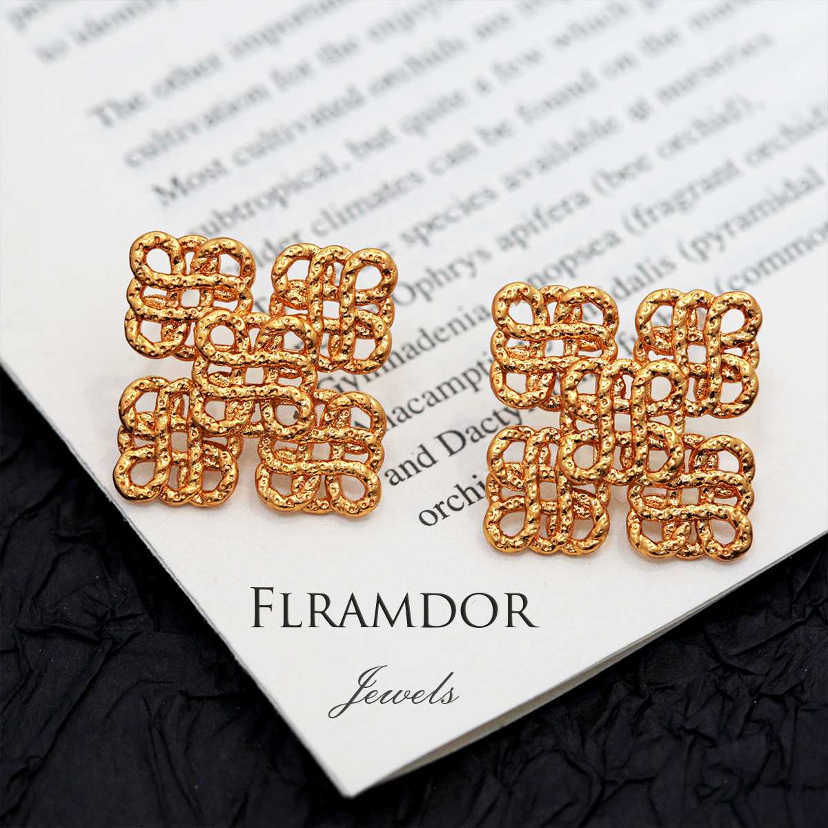 Metropolitan Museum of Art Collection Stud Earrings thumbnail 4