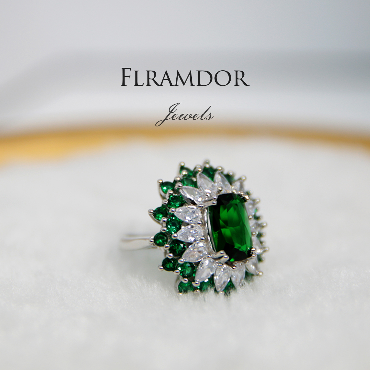 Green gemstone ring thumbnail 5