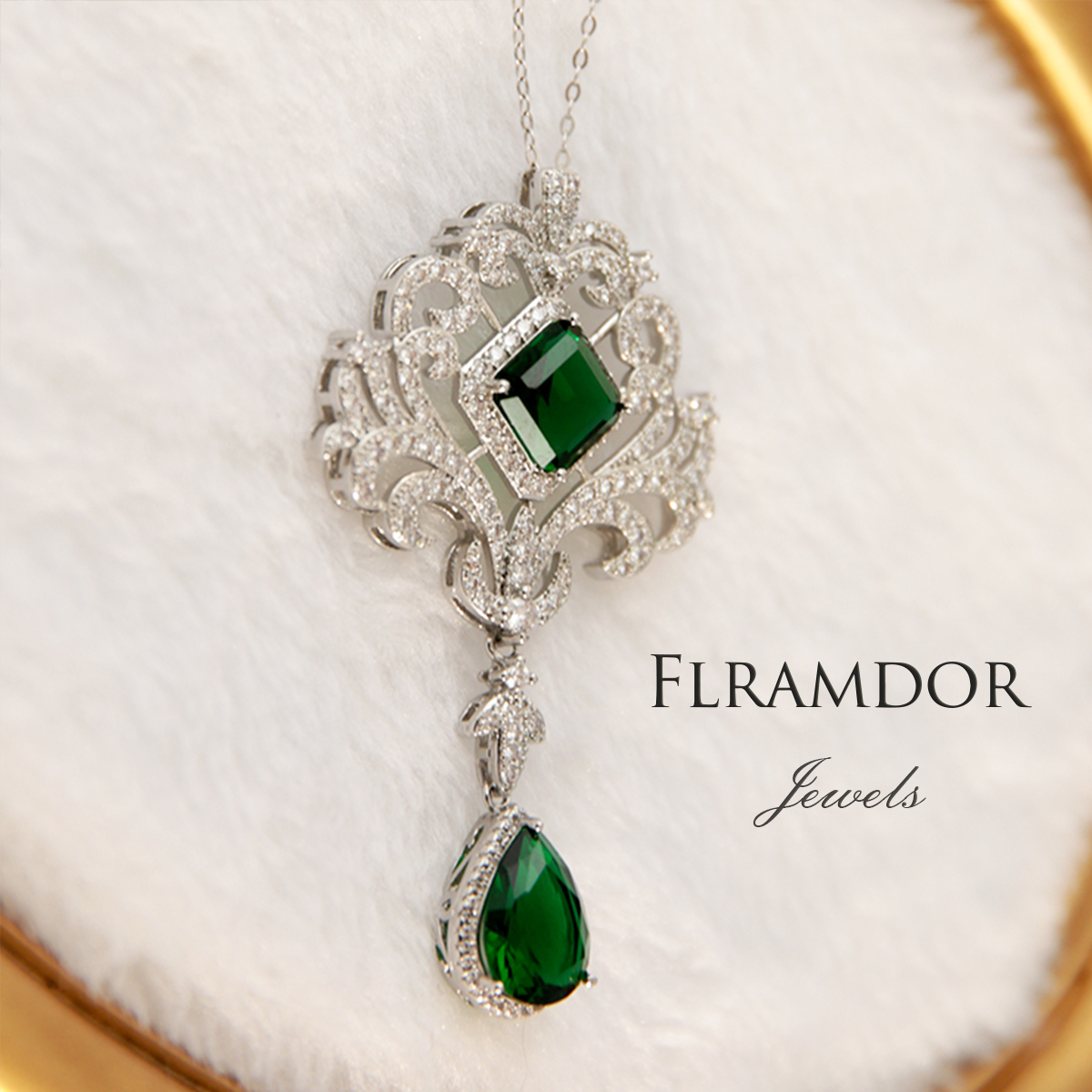 Rococo-style brooch thumbnail 5