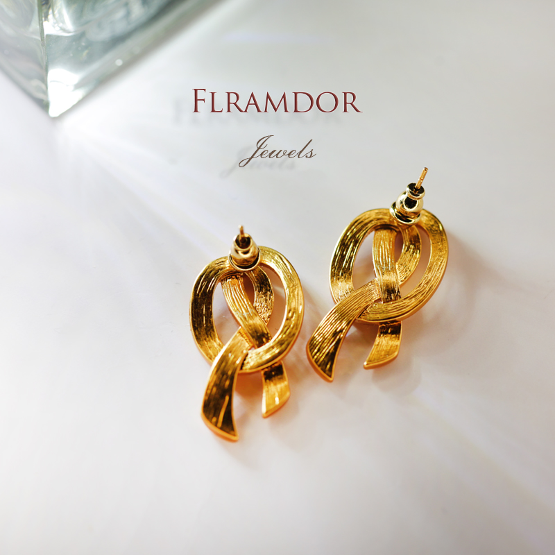 Ribbon Stud Earrings thumbnail 4