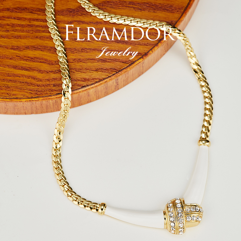 White Retro Snake Chain thumbnail 3