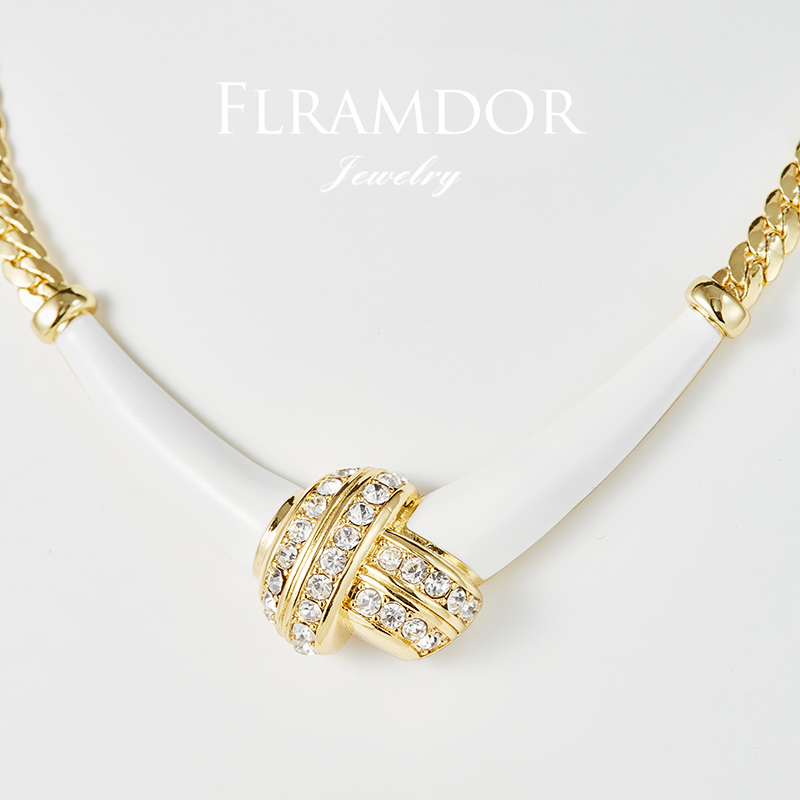 White Retro Snake Chain thumbnail 4