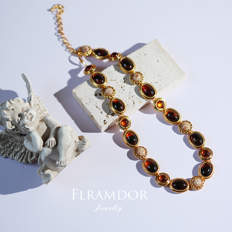 Night Banquet Amber Necklace thumbnail 3