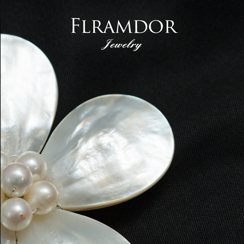 White Natural Mother-of-Pearl Flower Brooch thumbnail 3