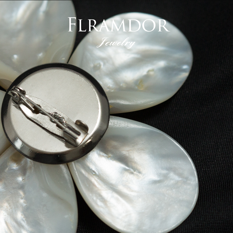 White Natural Mother-of-Pearl Flower Brooch thumbnail 4