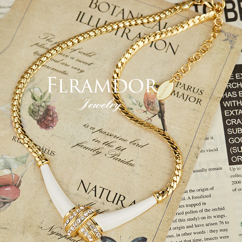 White Retro Snake Chain thumbnail 6