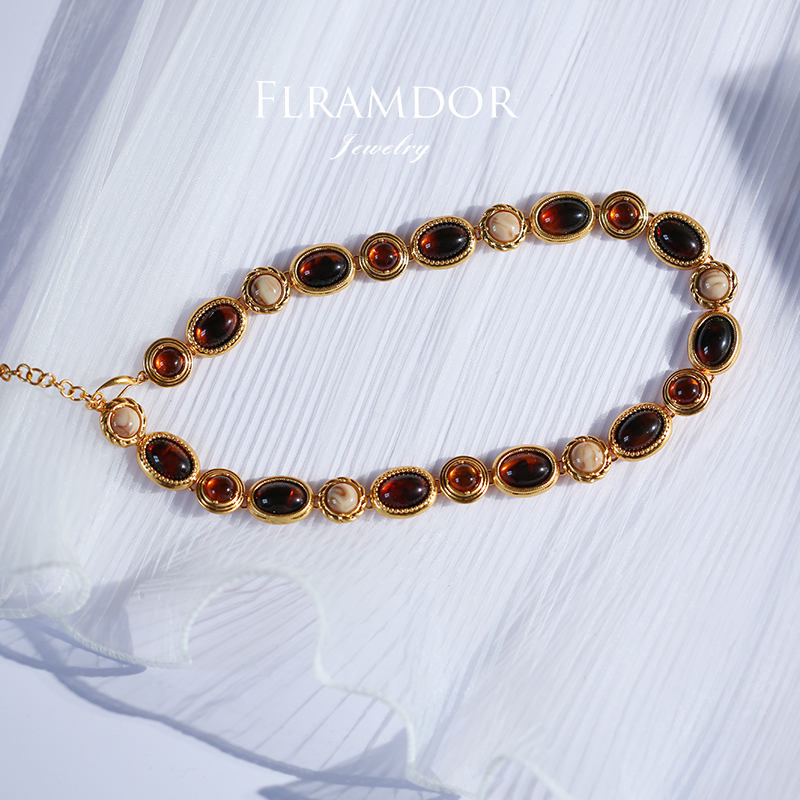 Night Banquet Amber Necklace thumbnail 5