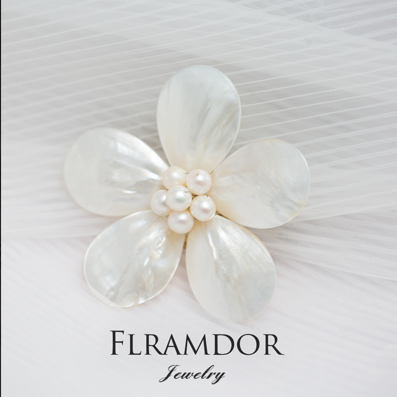 White Natural Mother-of-Pearl Flower Brooch thumbnail 5