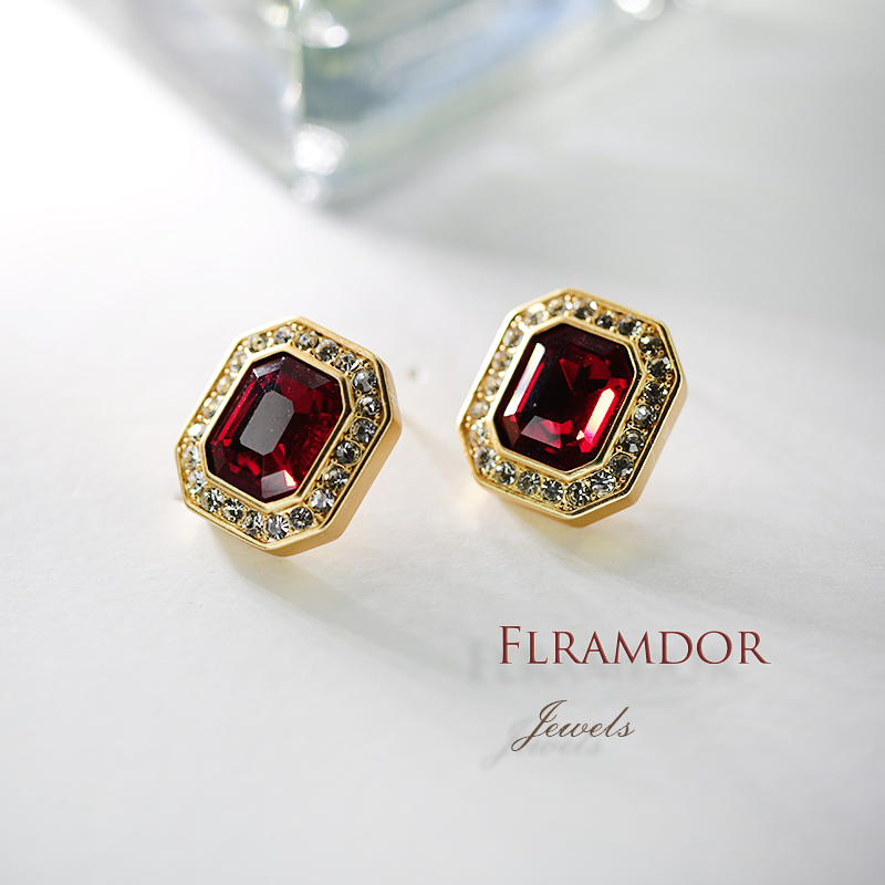 Medieval square earrings thumbnail 4